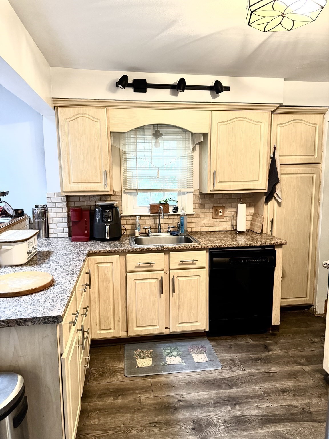 9 Oakwood Ave, Saugus, MA 01906 - Image 3