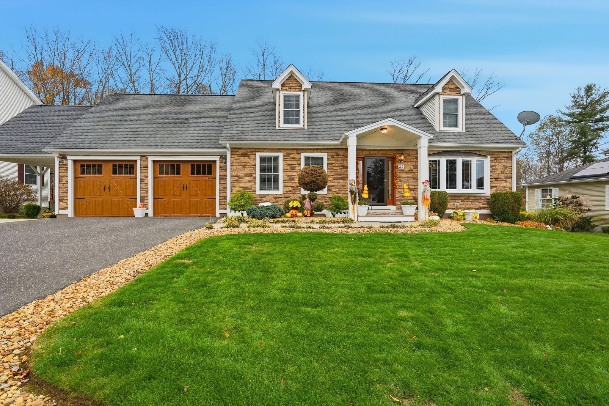 25 Angelica Dr, Springfield, MA 01129