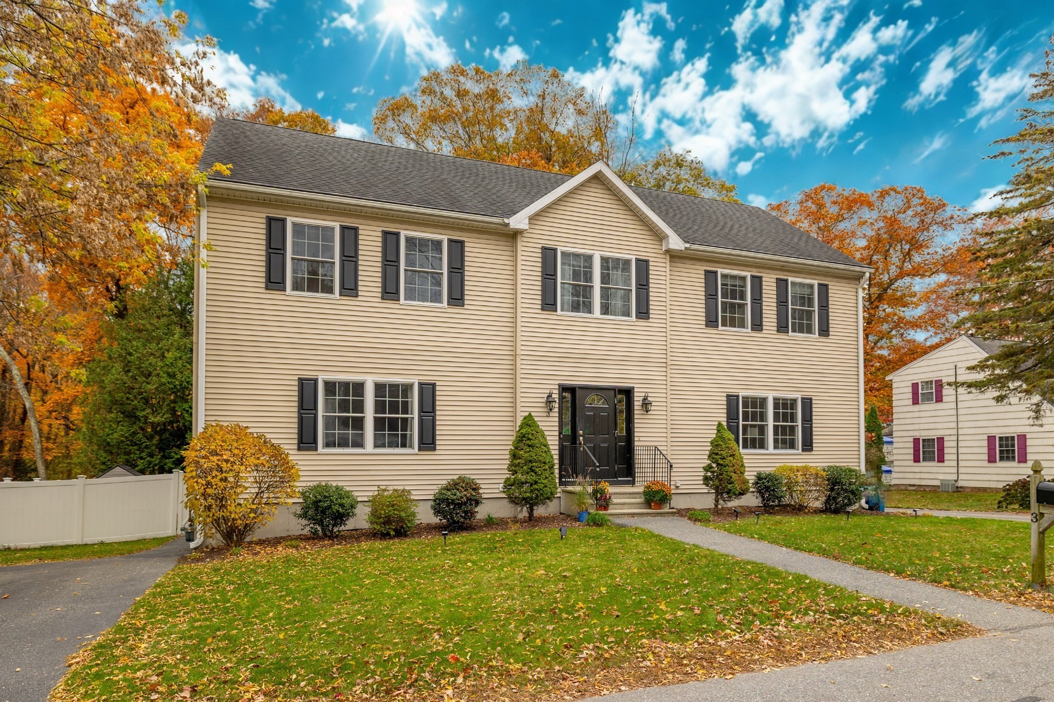 3 County Rd, Burlington, MA 01803
