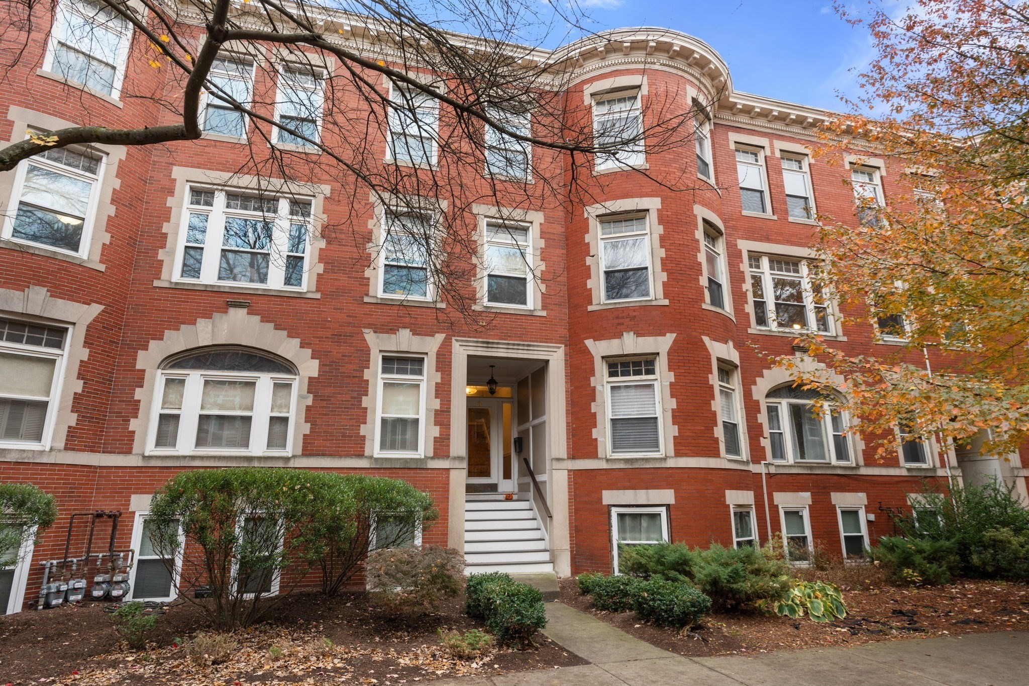 8 Strathmore Rd Unit G, Brookline, MA 02445