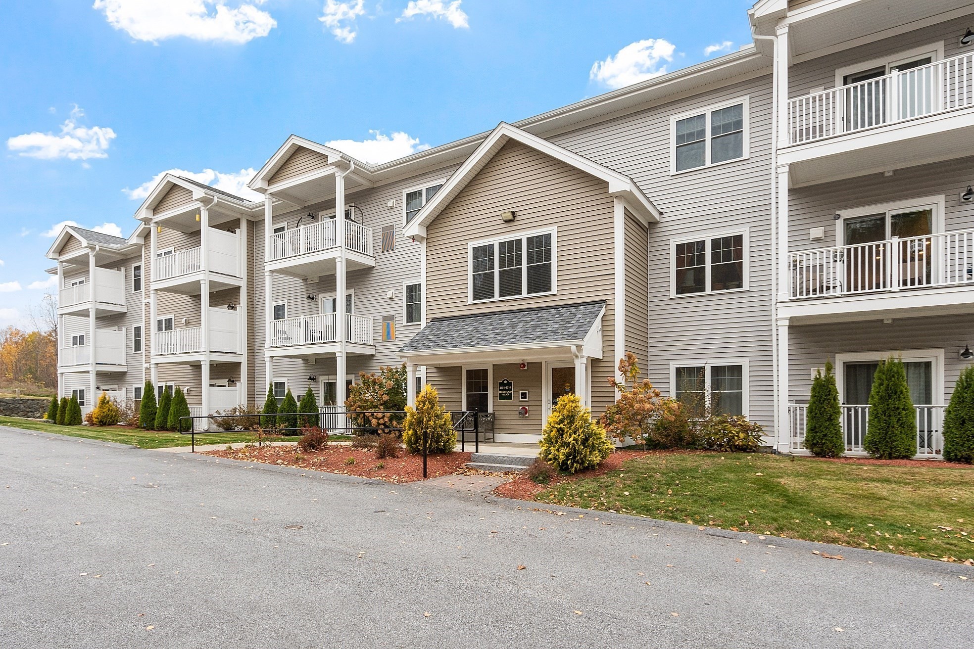 3202 Briarwood Vlg Unit 3202, Clinton, MA 01510 - Image 1