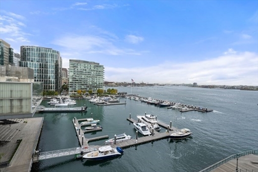 300 Pier 4 Blvd, Apt 7G