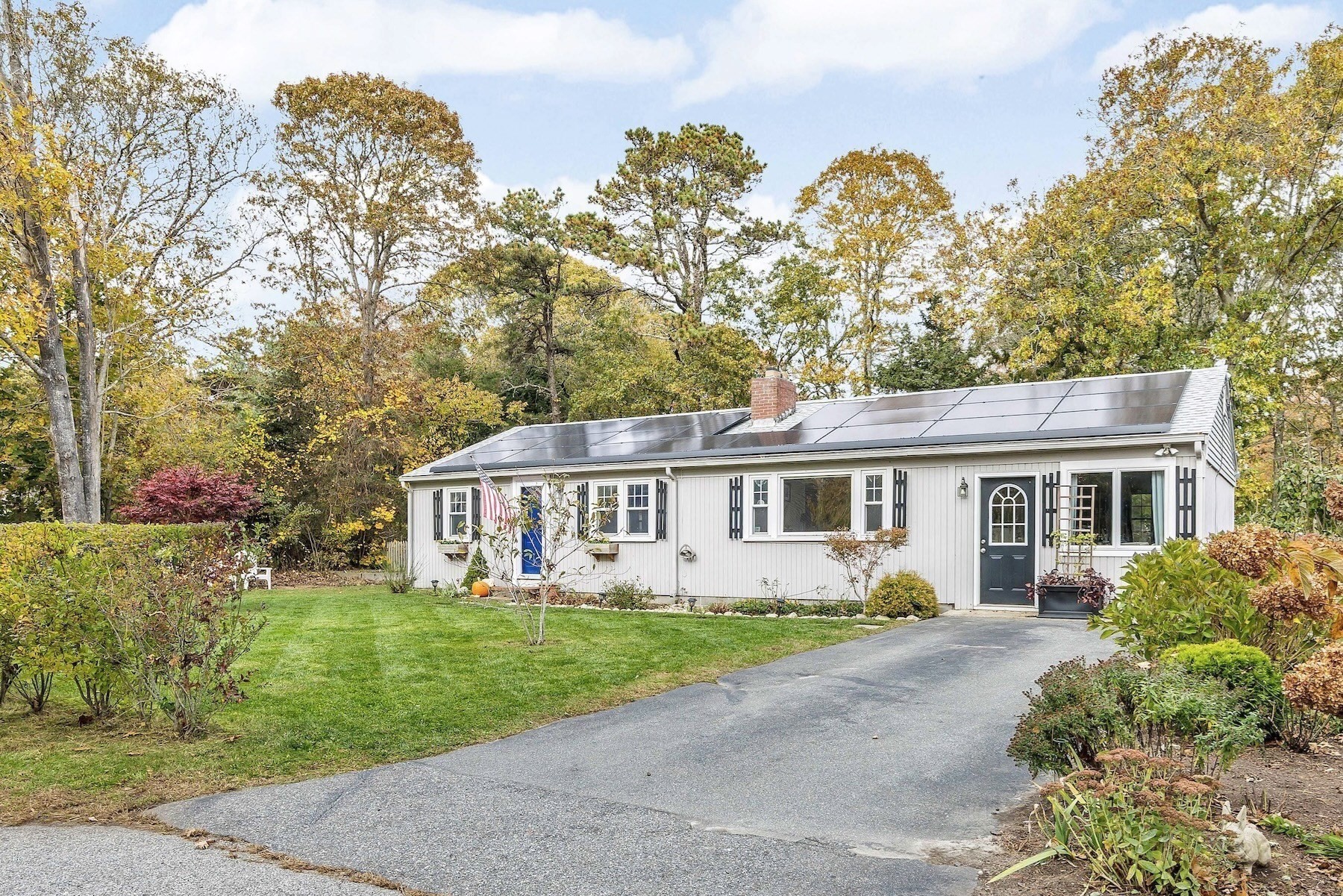 128 Lakeside Dr, Barnstable, MA 02648