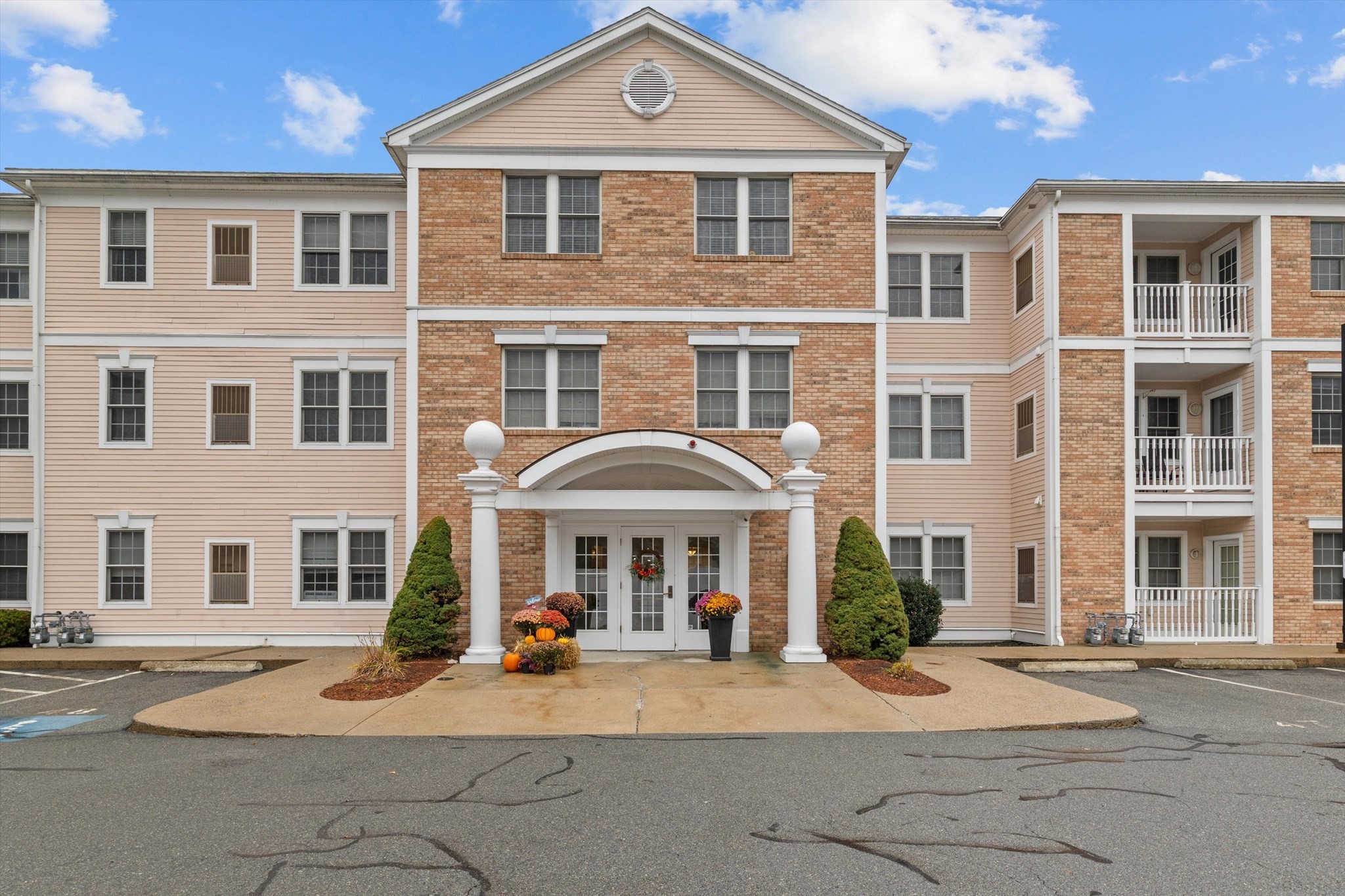 1 Millbrook Lane Unit 304, Wakefield, MA 01889