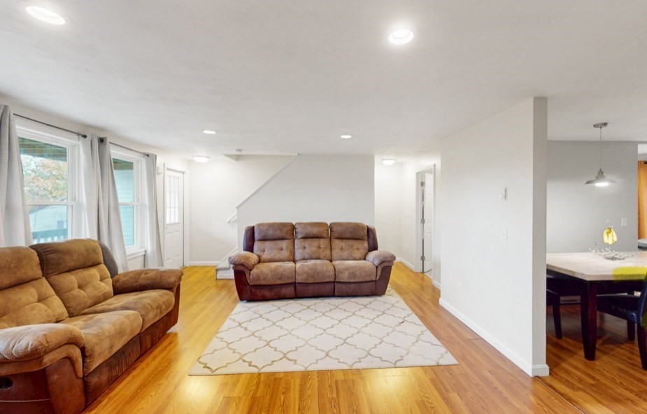 5 Swan Ave, Worcester, MA 01602