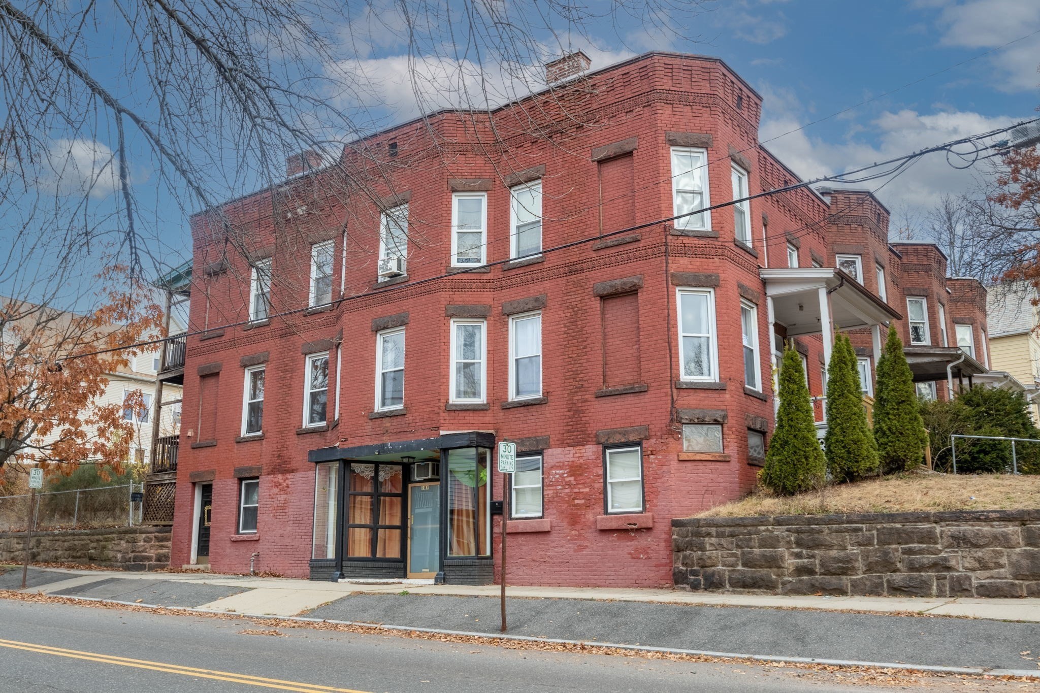 301 Linden St, Holyoke, MA 01040 - Image 2