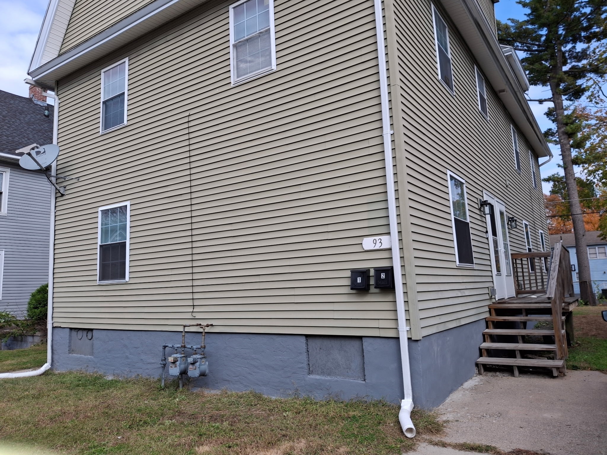 93 Dawes St, Springfield, MA 01109