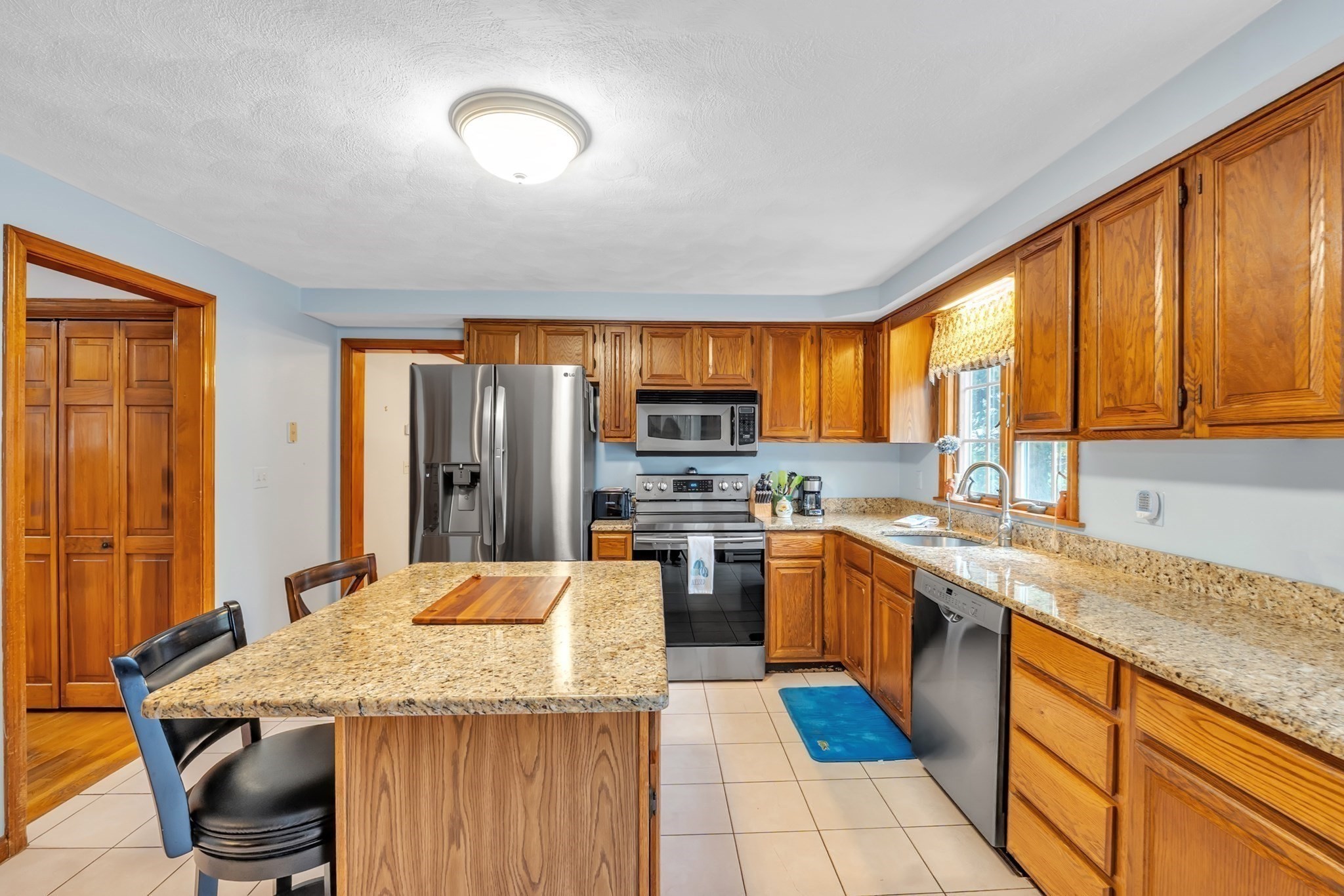 143 Charlton Rd, Dudley, MA 01571 - Image 9