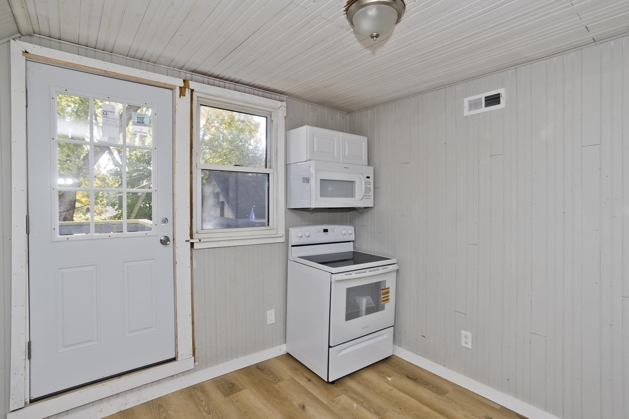 956 Dwight St, Holyoke, MA 01040 - Image 8