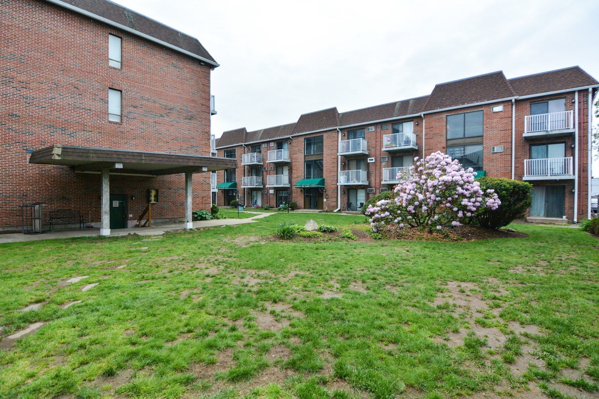 1186 Worcester Road Unit 610, Framingham, MA 01702