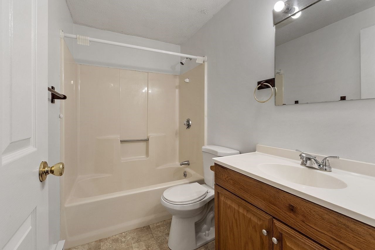 68 Olde Colonial Dr Unit 6, Gardner, MA 01440 - Image 17