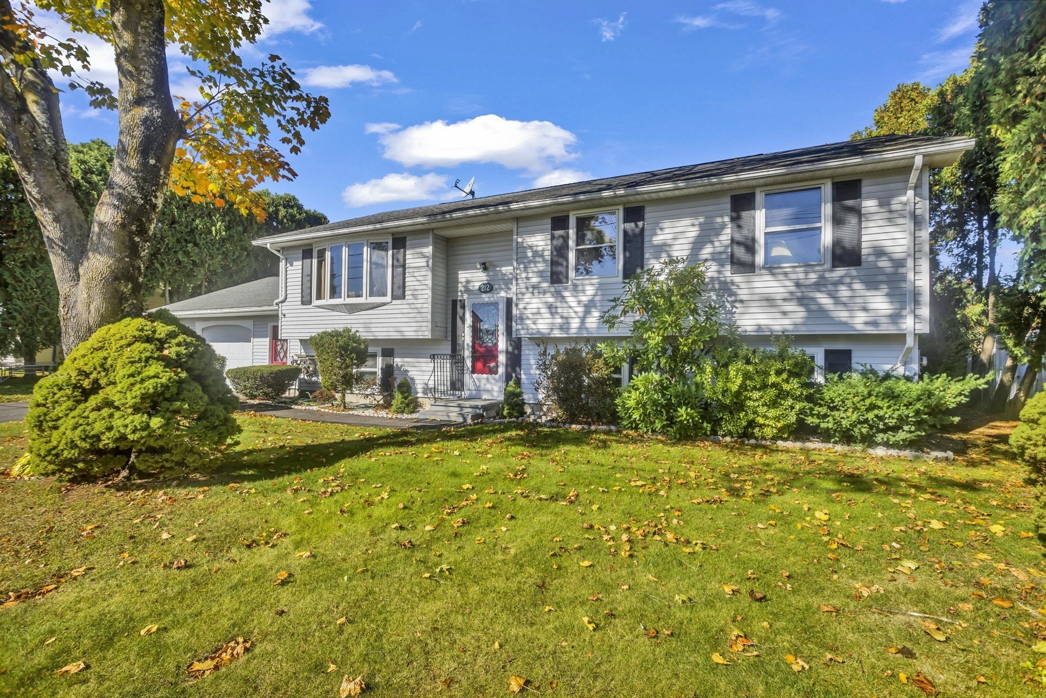 212 Poplar St, Chicopee, MA 01013