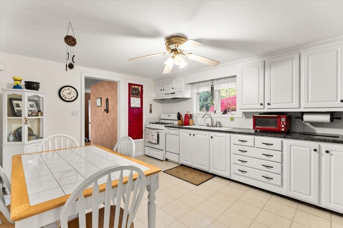 51 Linden Dr, Somerset, MA 02726 - Image 9