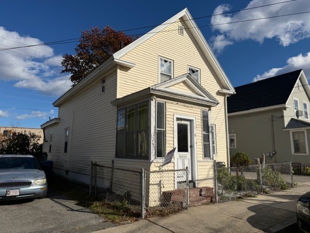6 State St, Lawrence, MA 01843