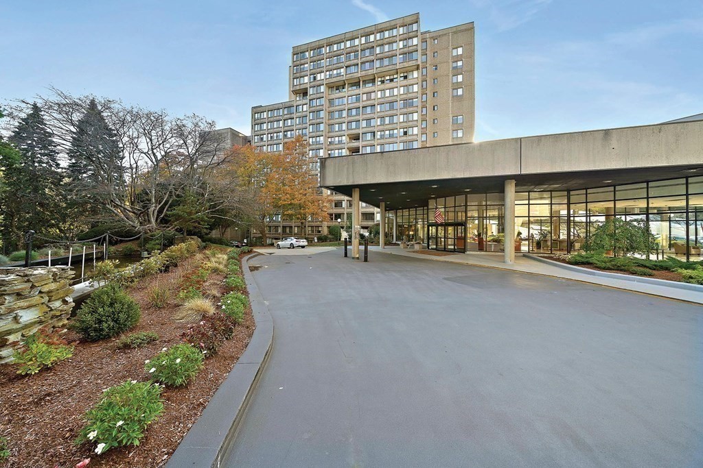 250 Hammond Pond Parkway Unit 1604N, Newton, MA 02467