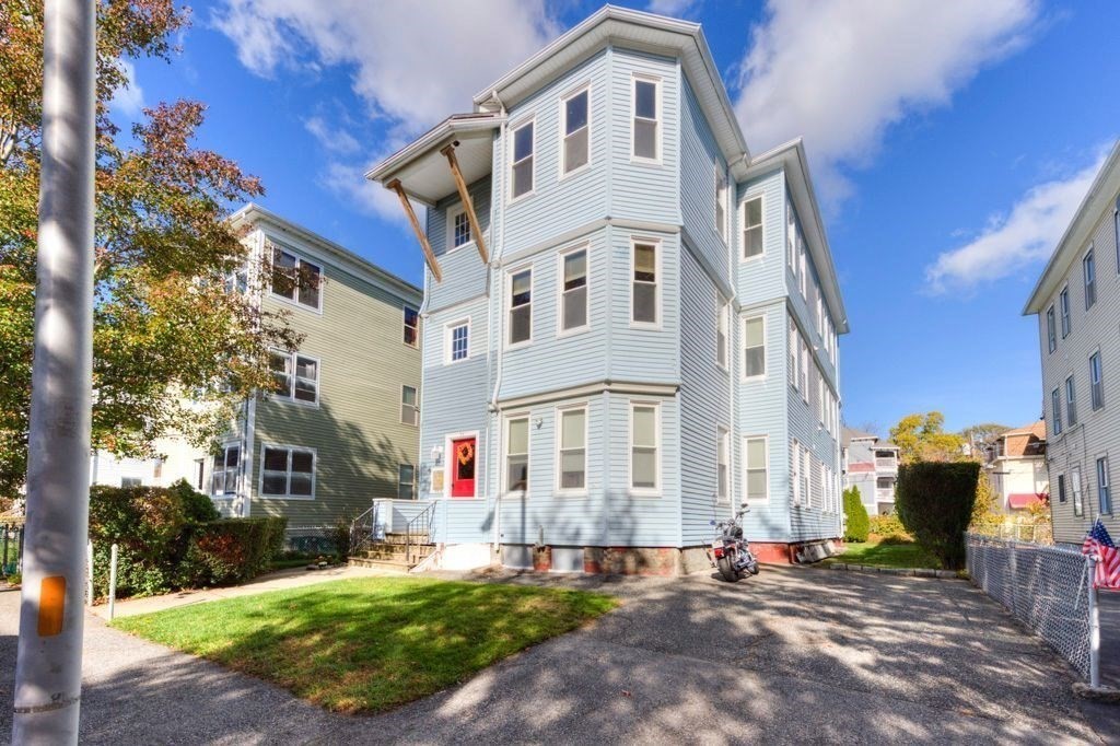 32 Blossom Street, Worcester, MA 01609