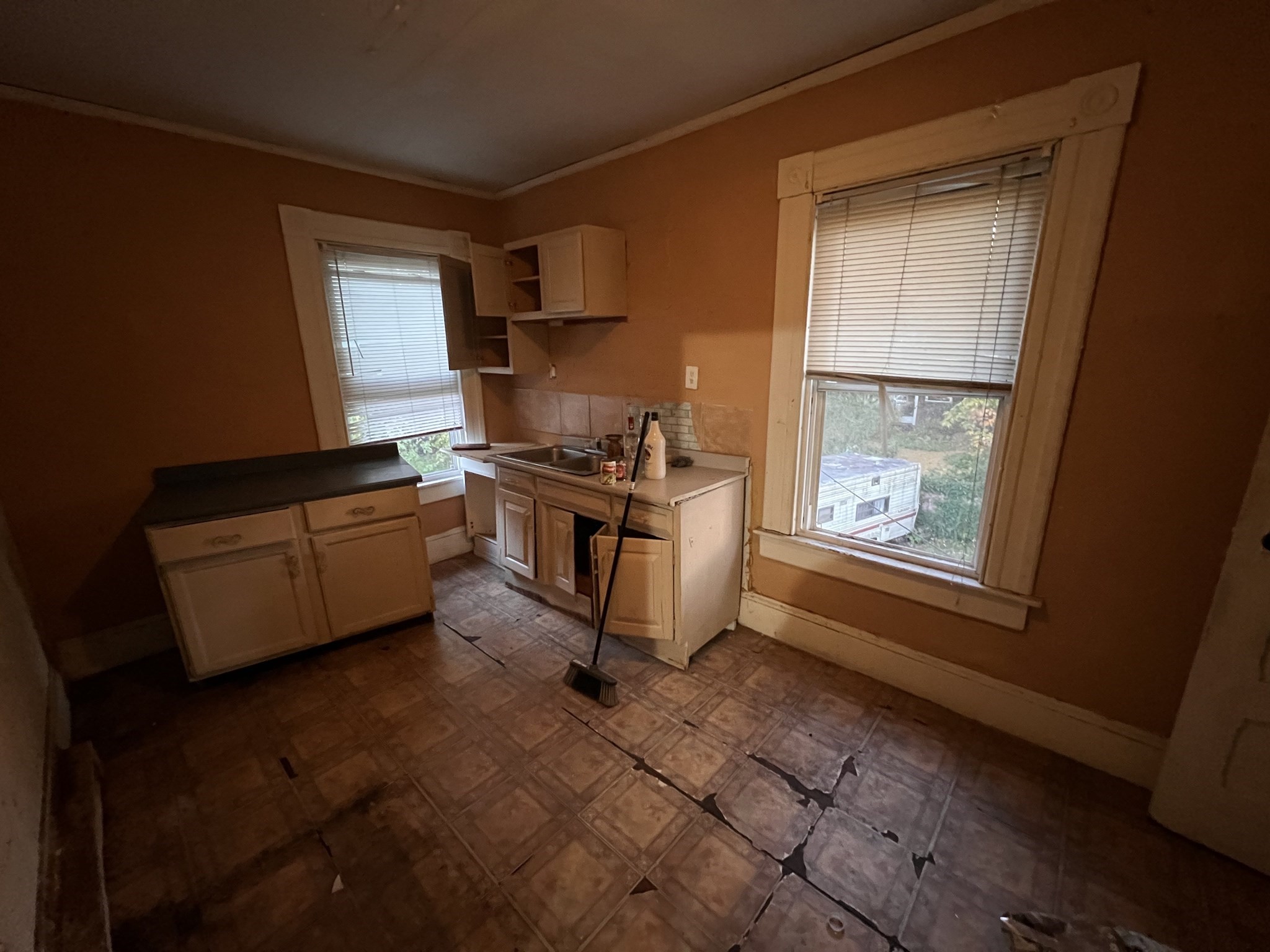 34 Wellesley St, Springfield, MA 01109 - Image 11