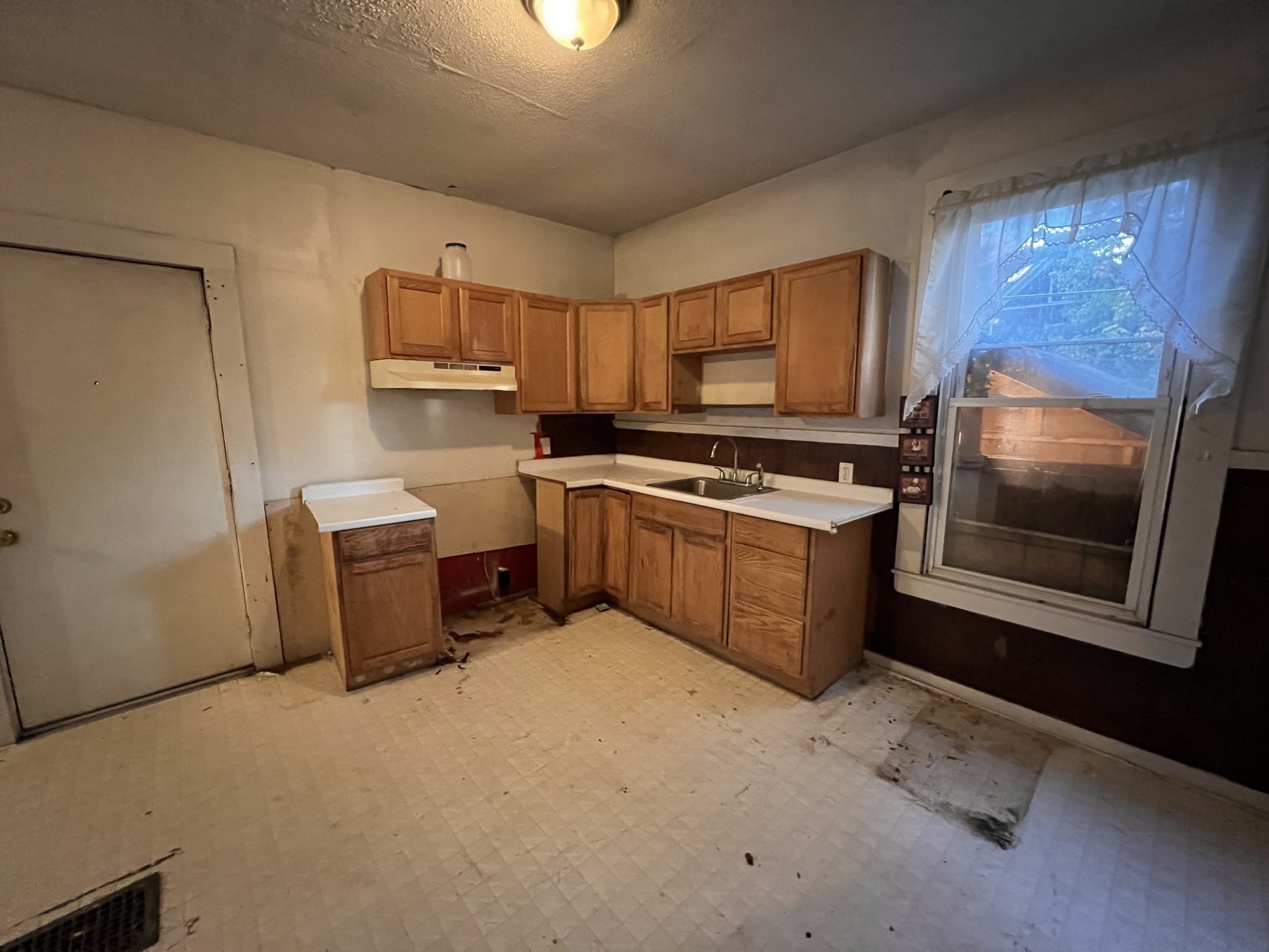 34 Wellesley St, Springfield, MA 01109 - Image 3