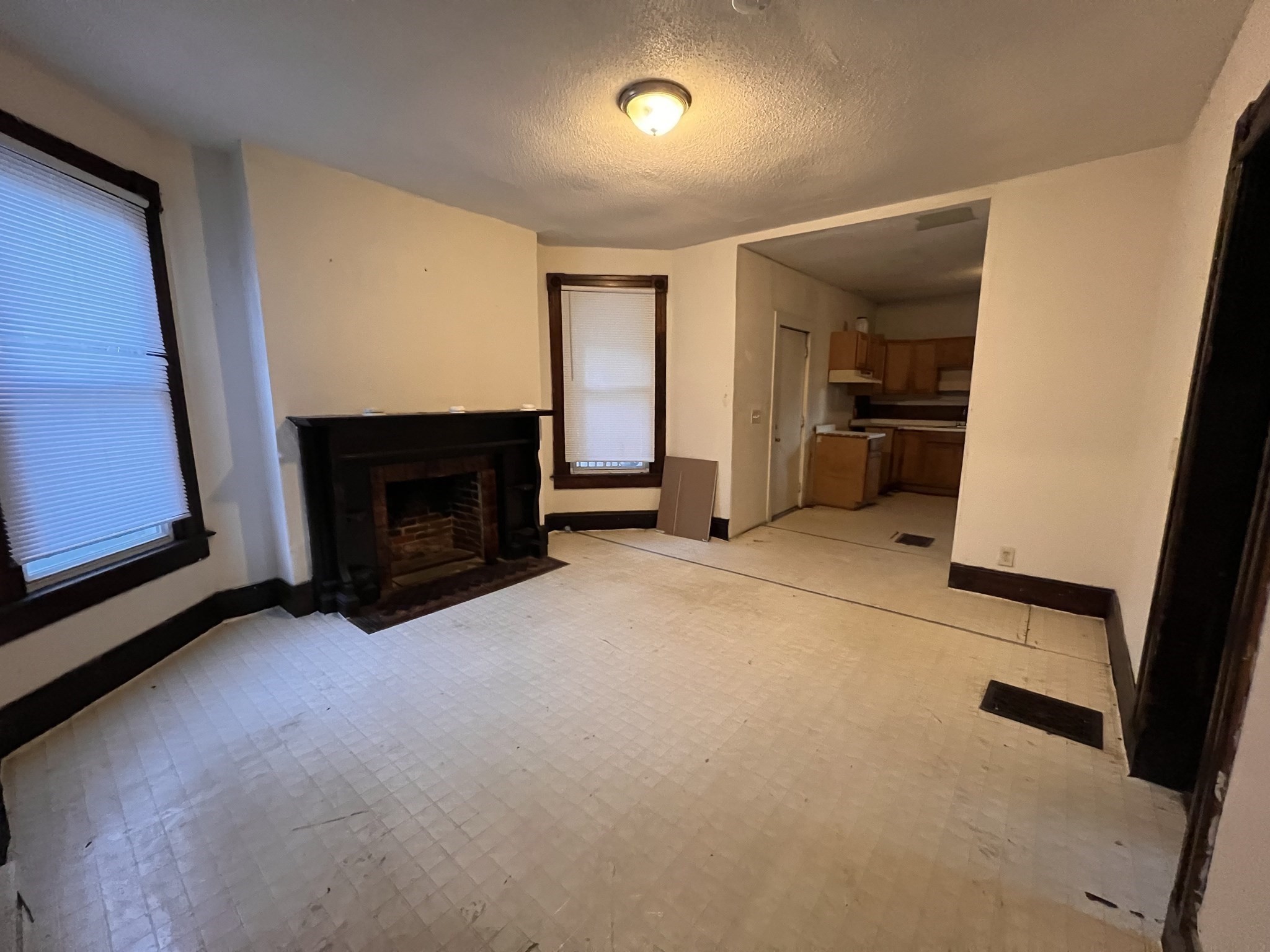 34 Wellesley St, Springfield, MA 01109 - Image 4