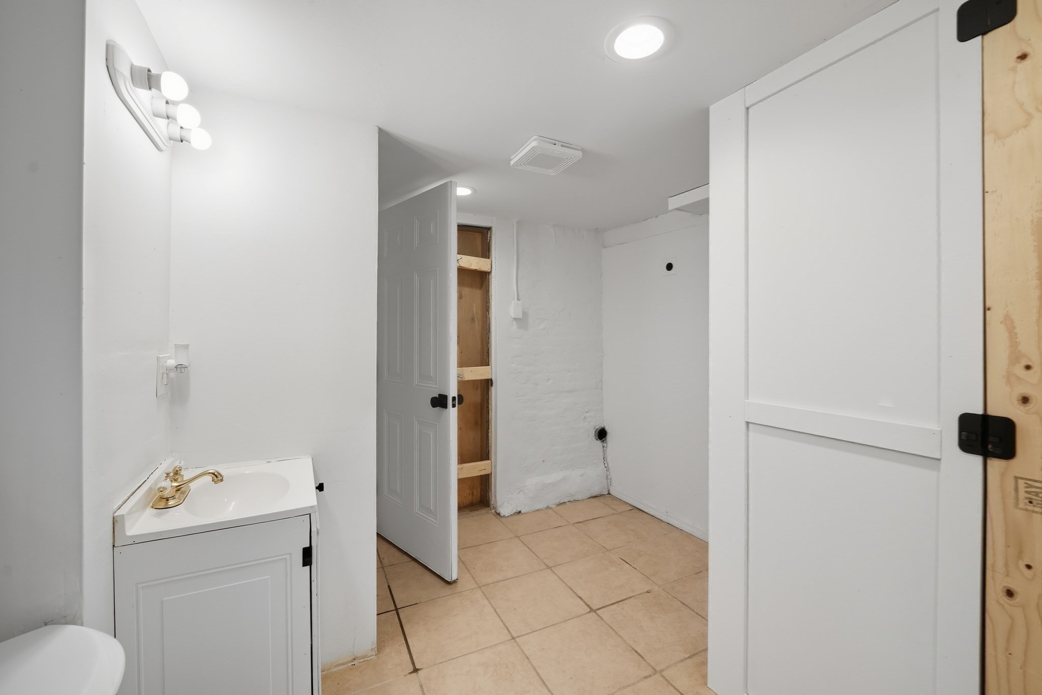 934 Main St, Holyoke, MA 01040 - Image 17