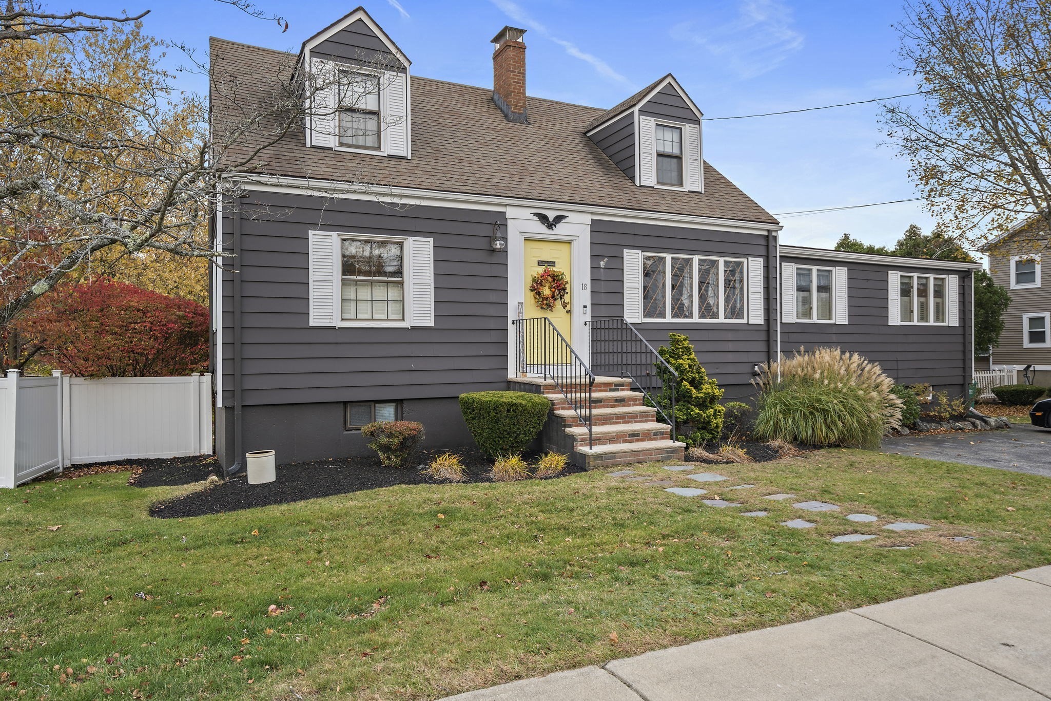 18 Hamilton Rd, Woburn, MA 01801