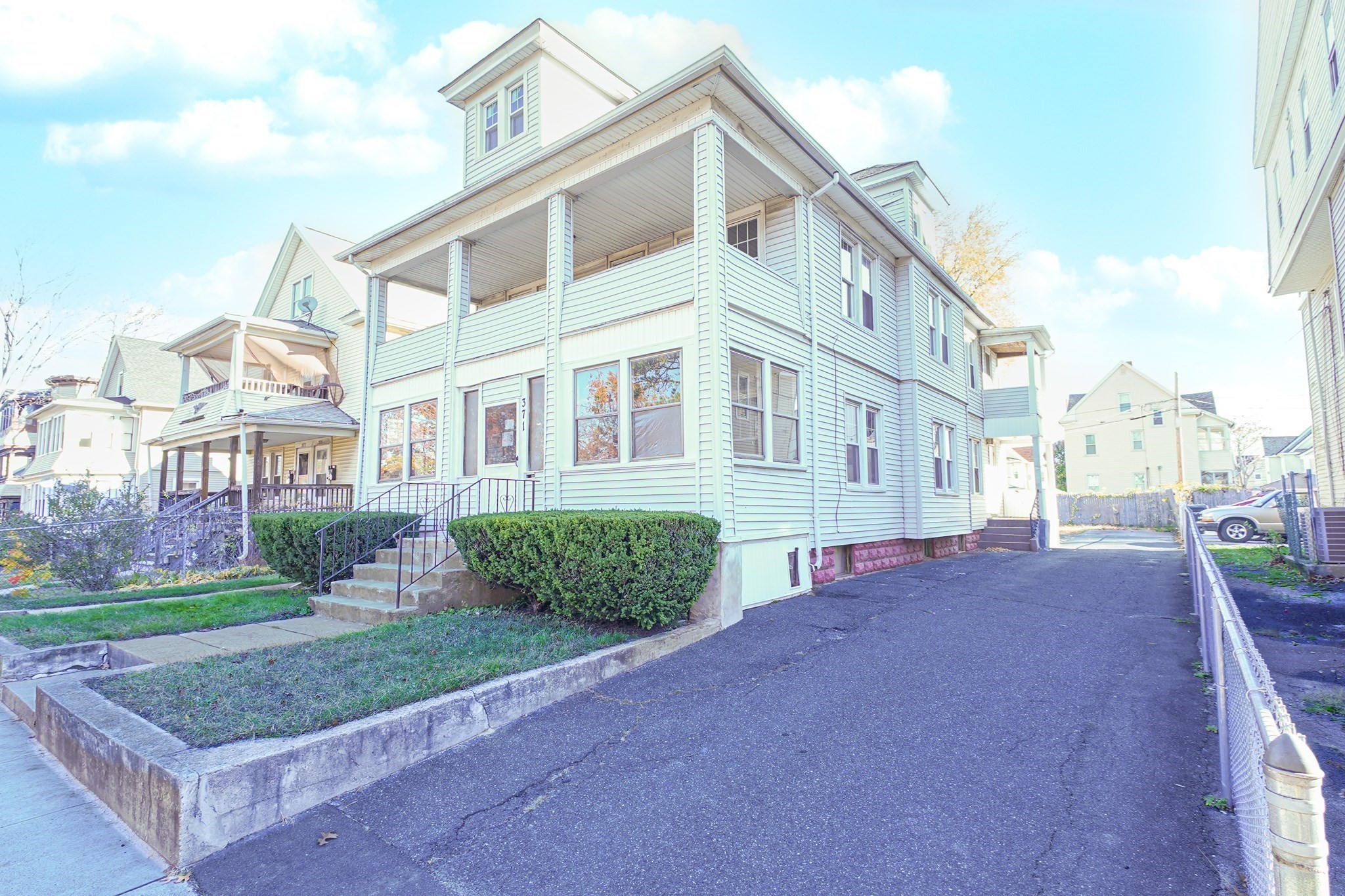 371 Oakland St, Springfield, MA 01108