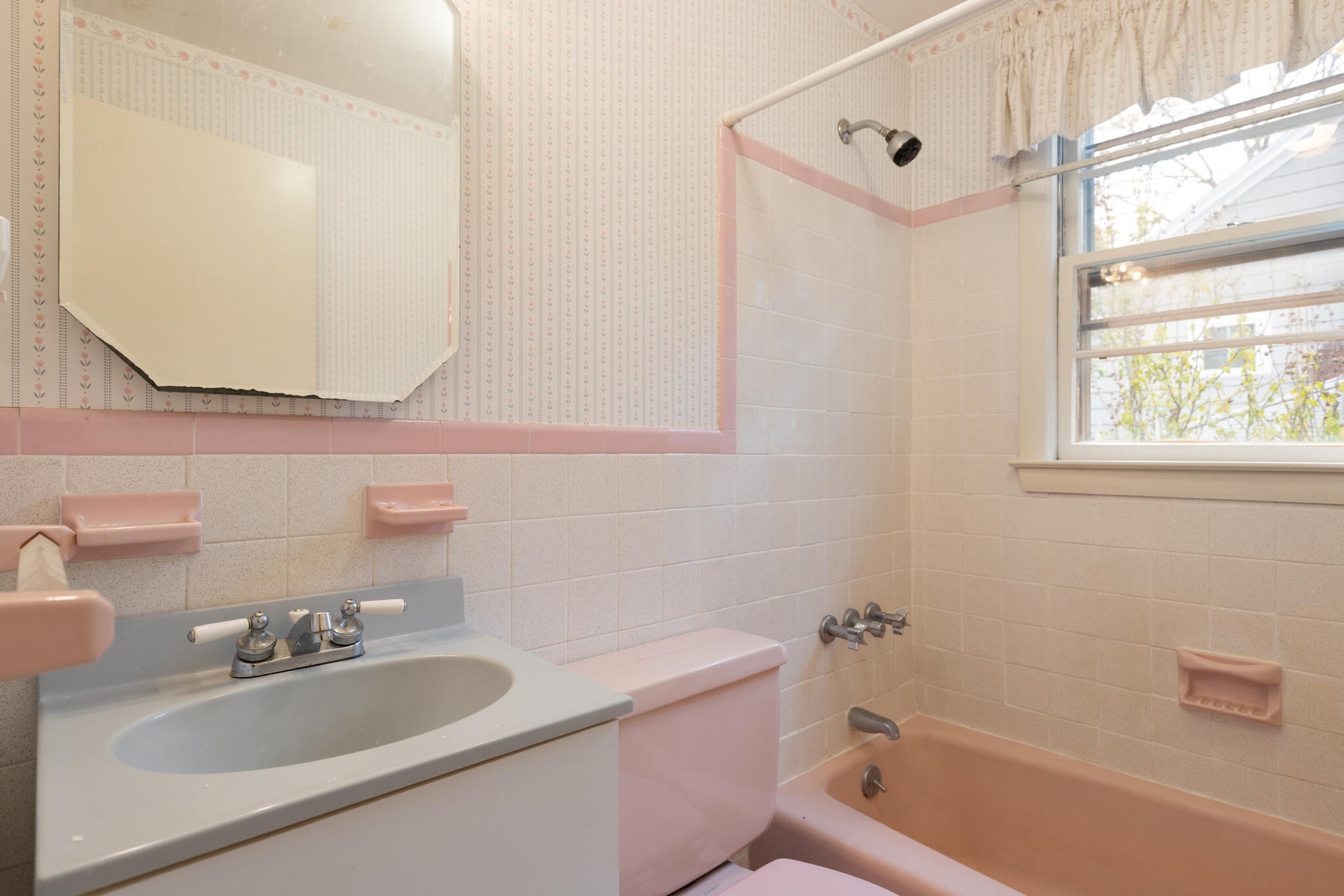 76 Vermont, West Roxbury, Boston, MA 02132 - Image 32
