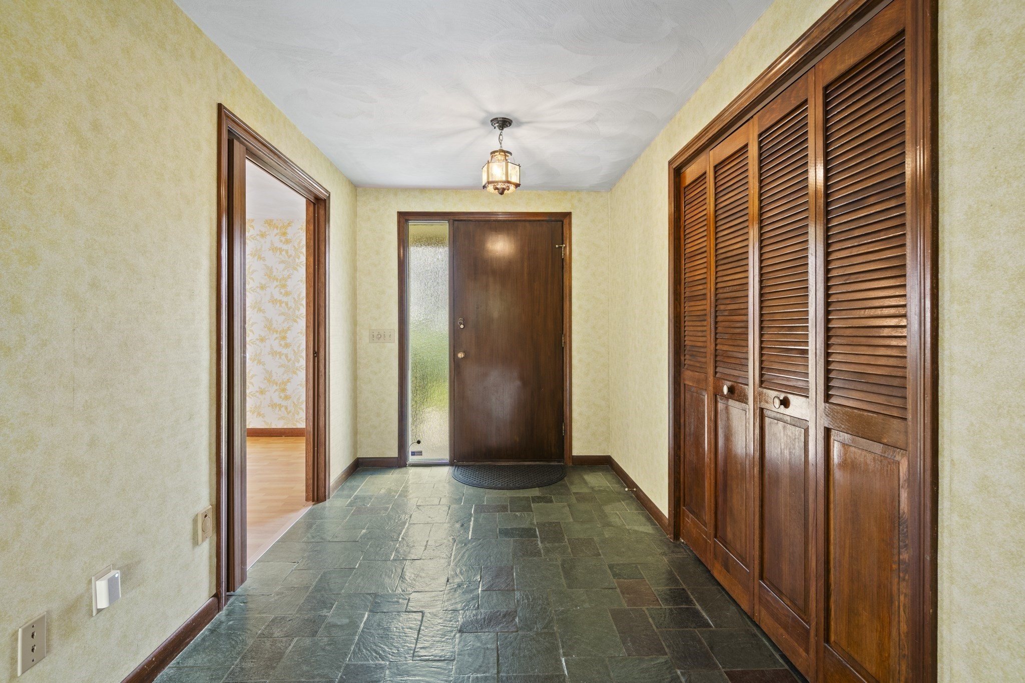 8 Hunter Circle, Shrewsbury, MA 01545 - Image 4