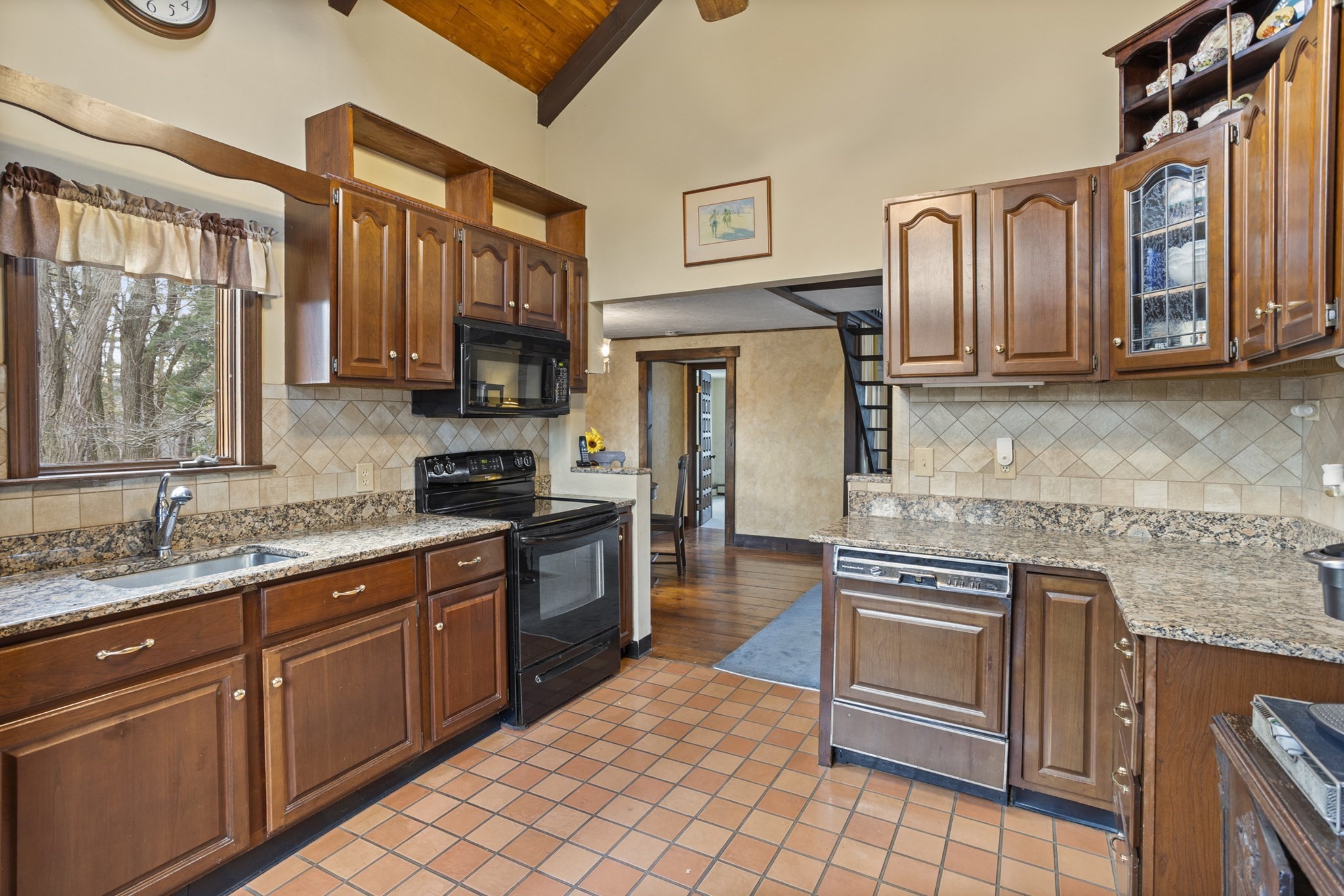 1044 Lancaster Ave, Lunenburg, MA 01462 - Image 4