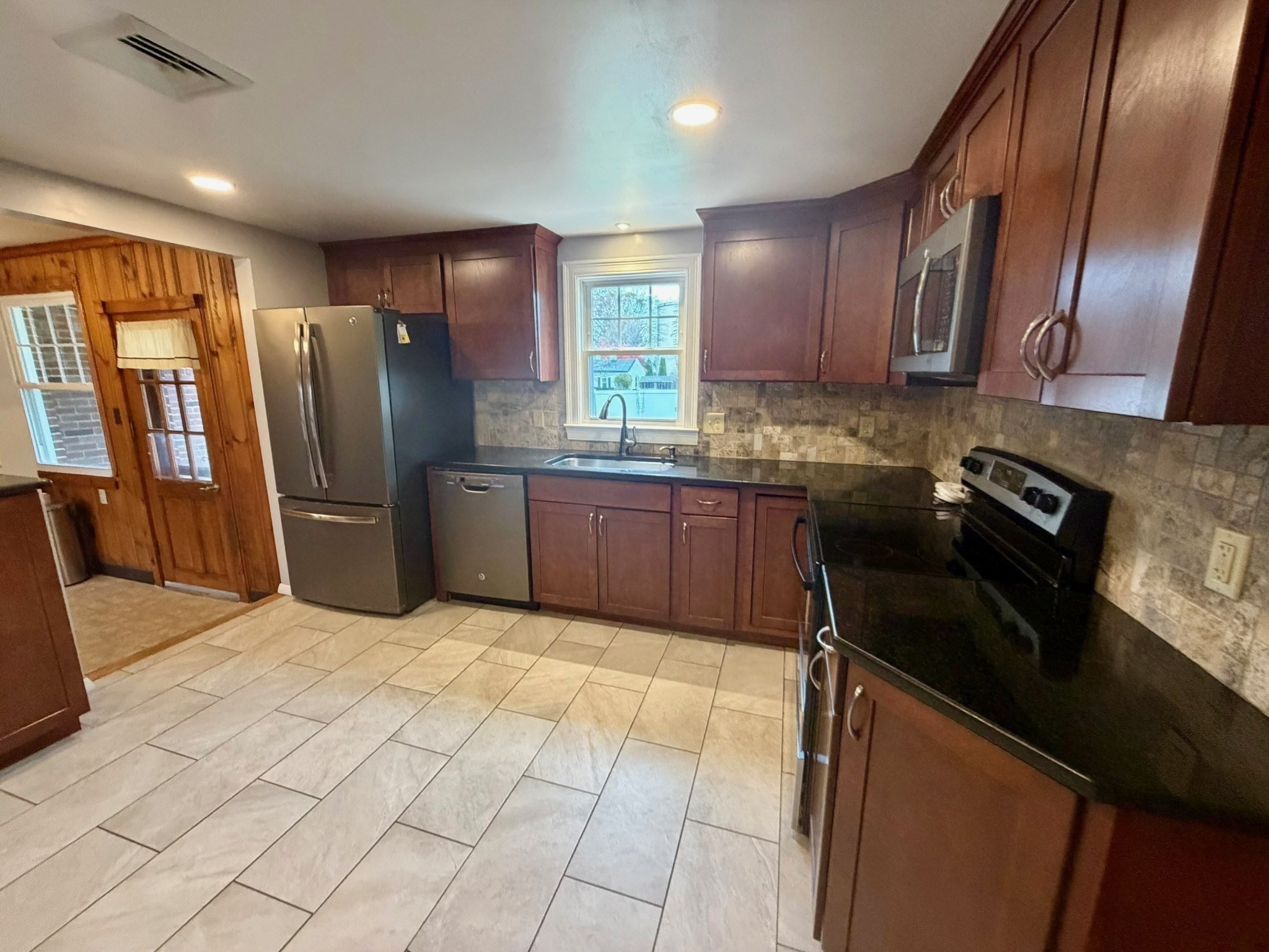 6 Vineyard Ave, Clinton, MA 01510 - Image 10