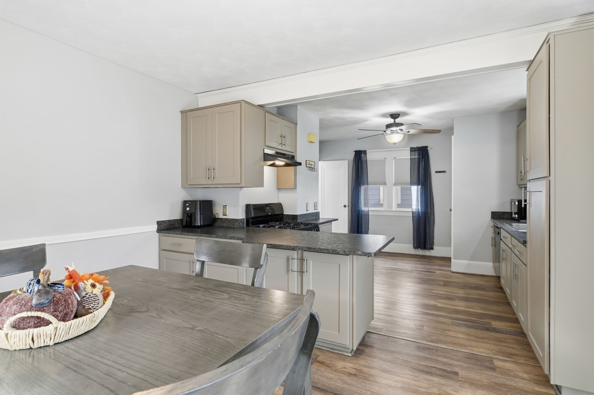 43 Thorndyke St, Springfield, MA 01118 - Image 16