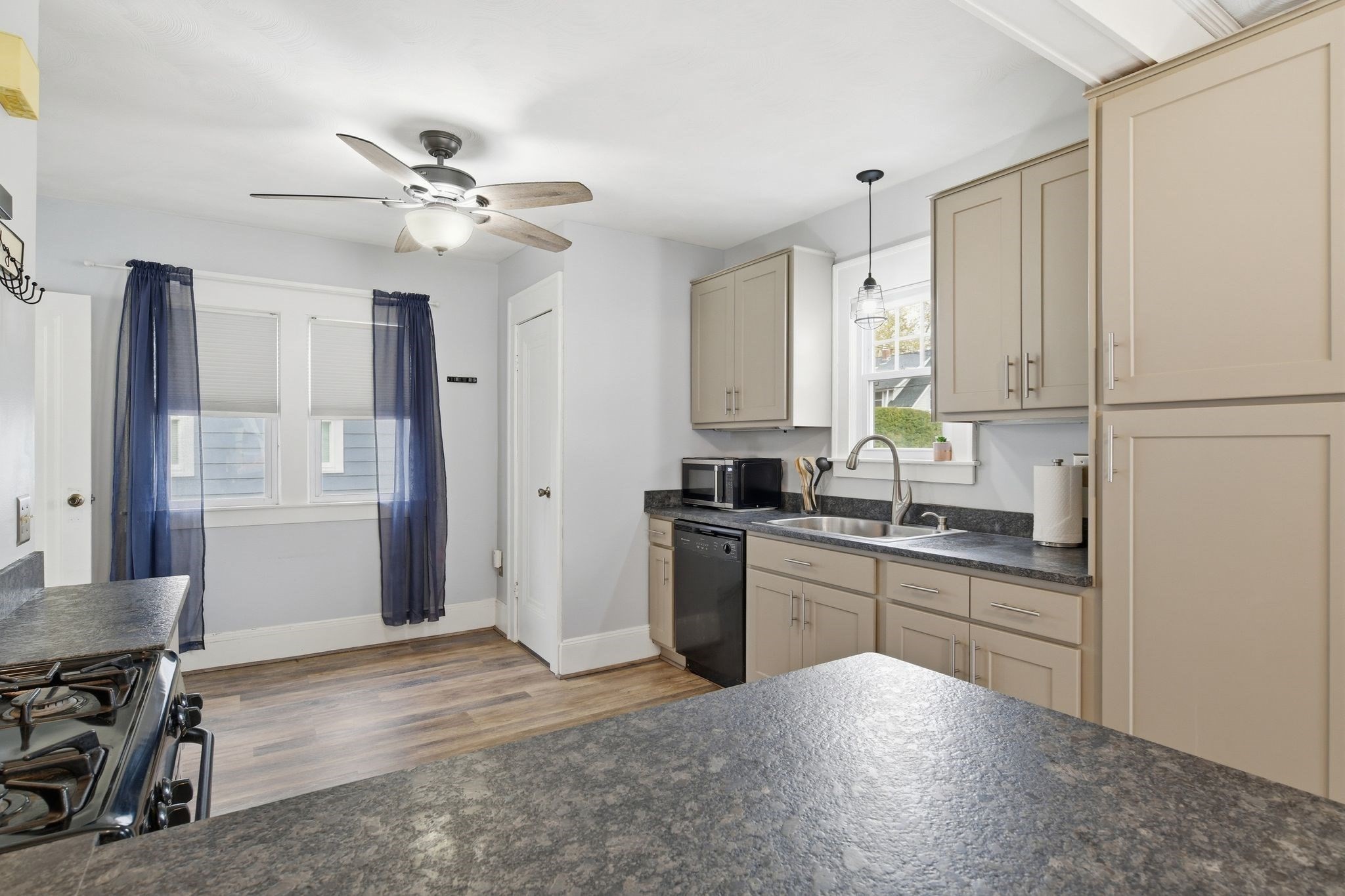 43 Thorndyke St, Springfield, MA 01118 - Image 17