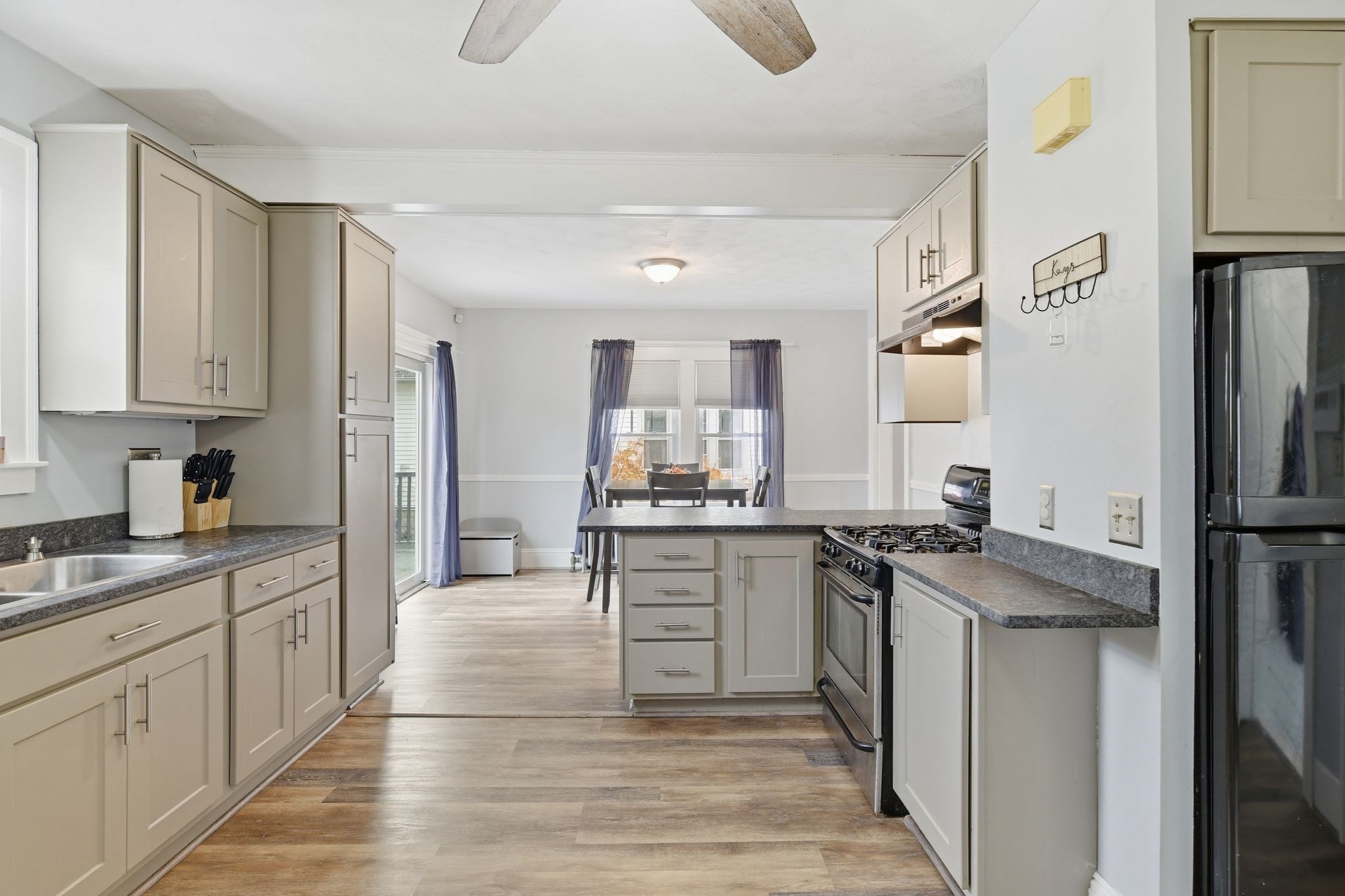 43 Thorndyke St, Springfield, MA 01118 - Image 20