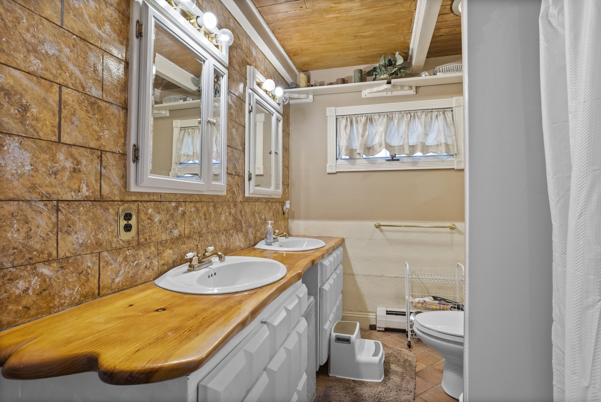 1044 Lancaster Ave, Lunenburg, MA 01462 - Image 36