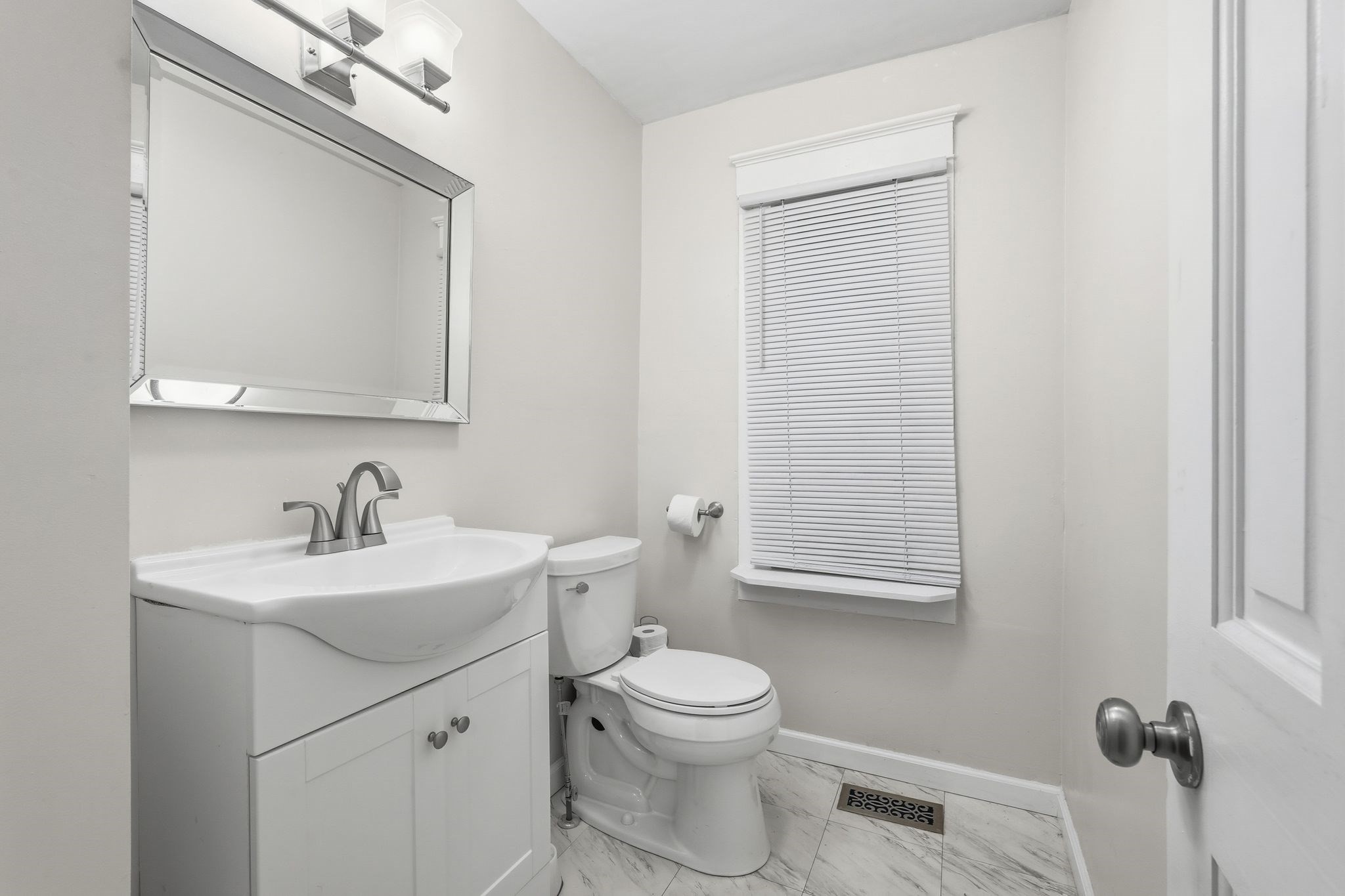 18 Charpentier Blvd, Chicopee, MA 01013 - Image 16