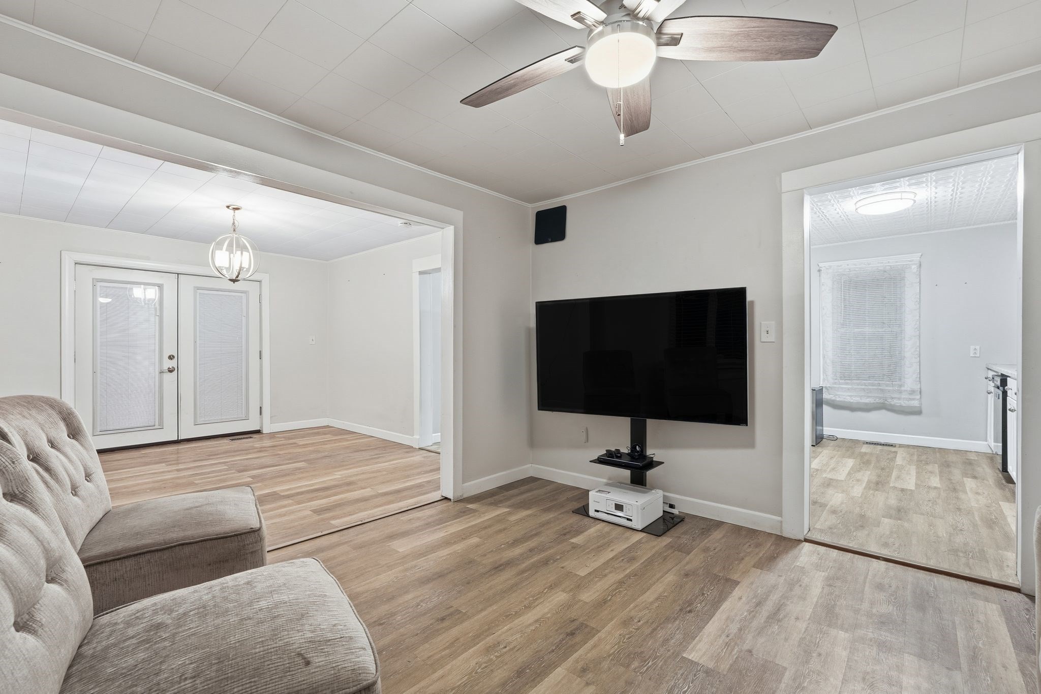 18 Charpentier Blvd, Chicopee, MA 01013 - Image 9