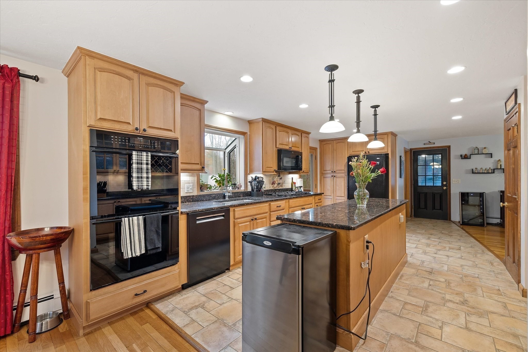 53 Asylum St, Mendon, MA 01756 - Image 9