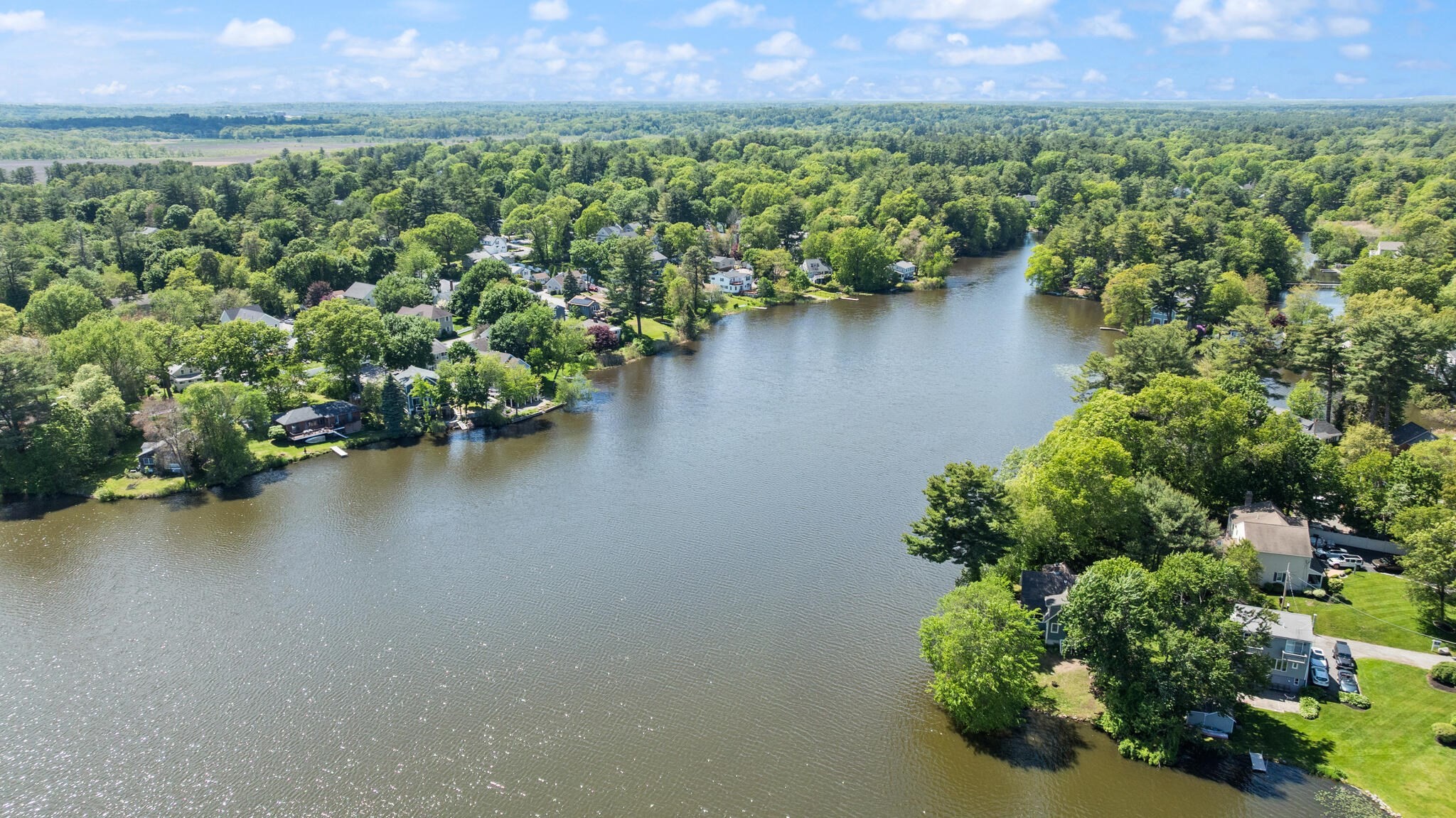 320 Pillings Pond Rd, Lynnfield, MA 01940