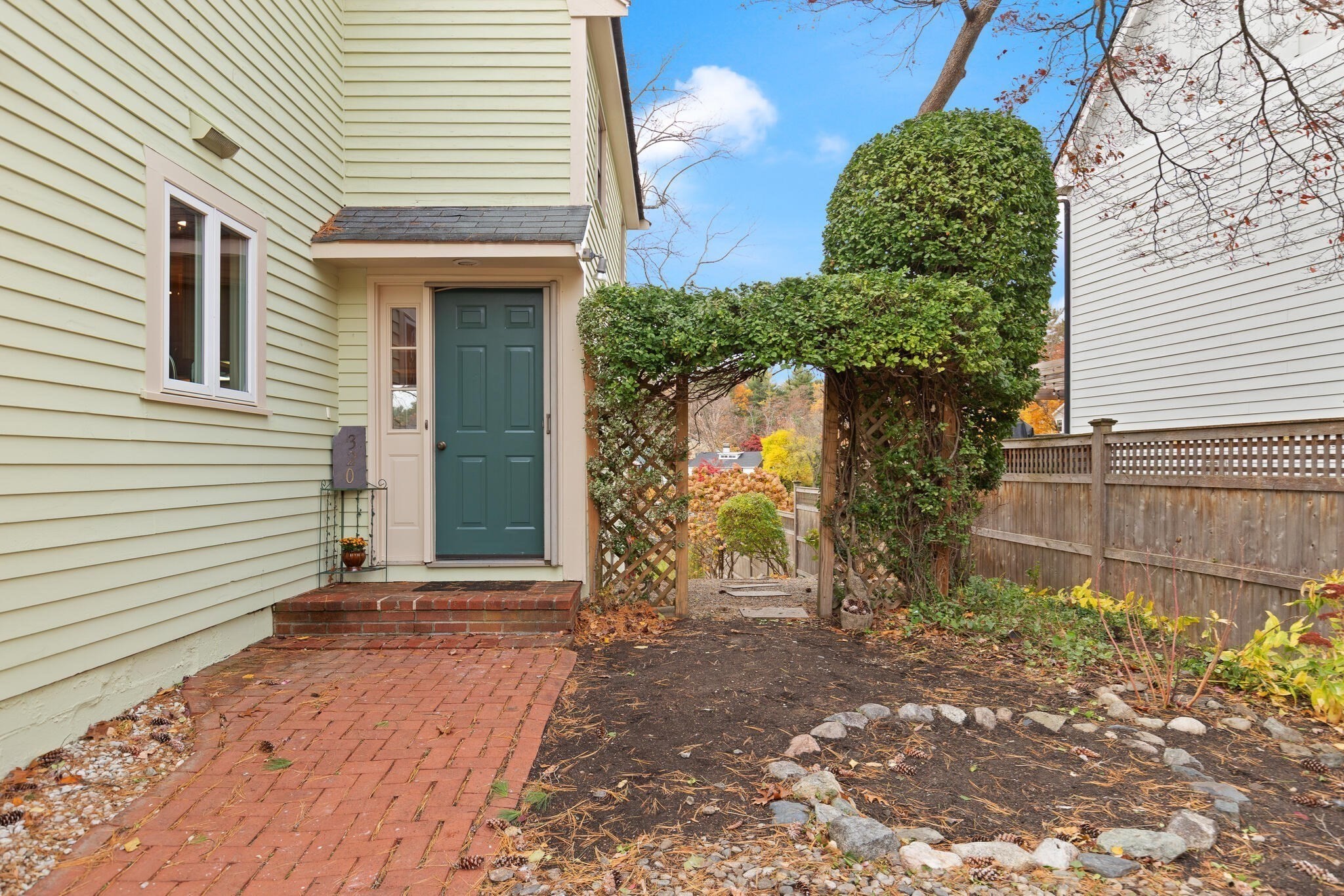 320 Pillings Pond Rd, Lynnfield, MA 01940 - Image 2