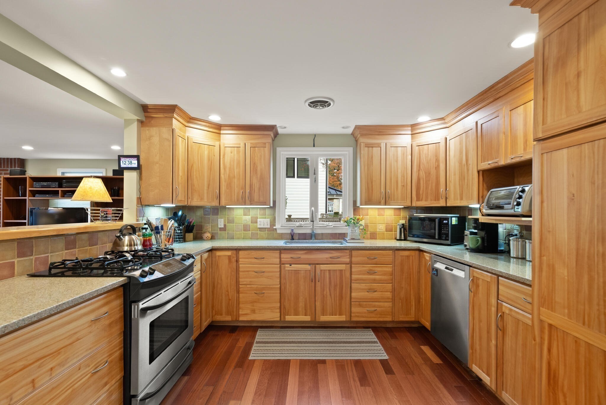 320 Pillings Pond Rd, Lynnfield, MA 01940 - Image 14