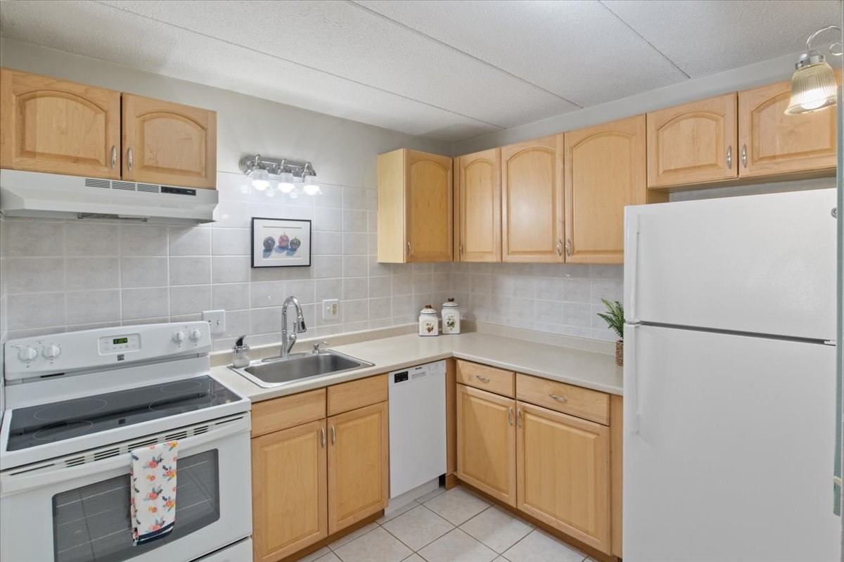 40 High St (cass Street Entrance) Unit 207, Dedham, MA 02026 - Image 17