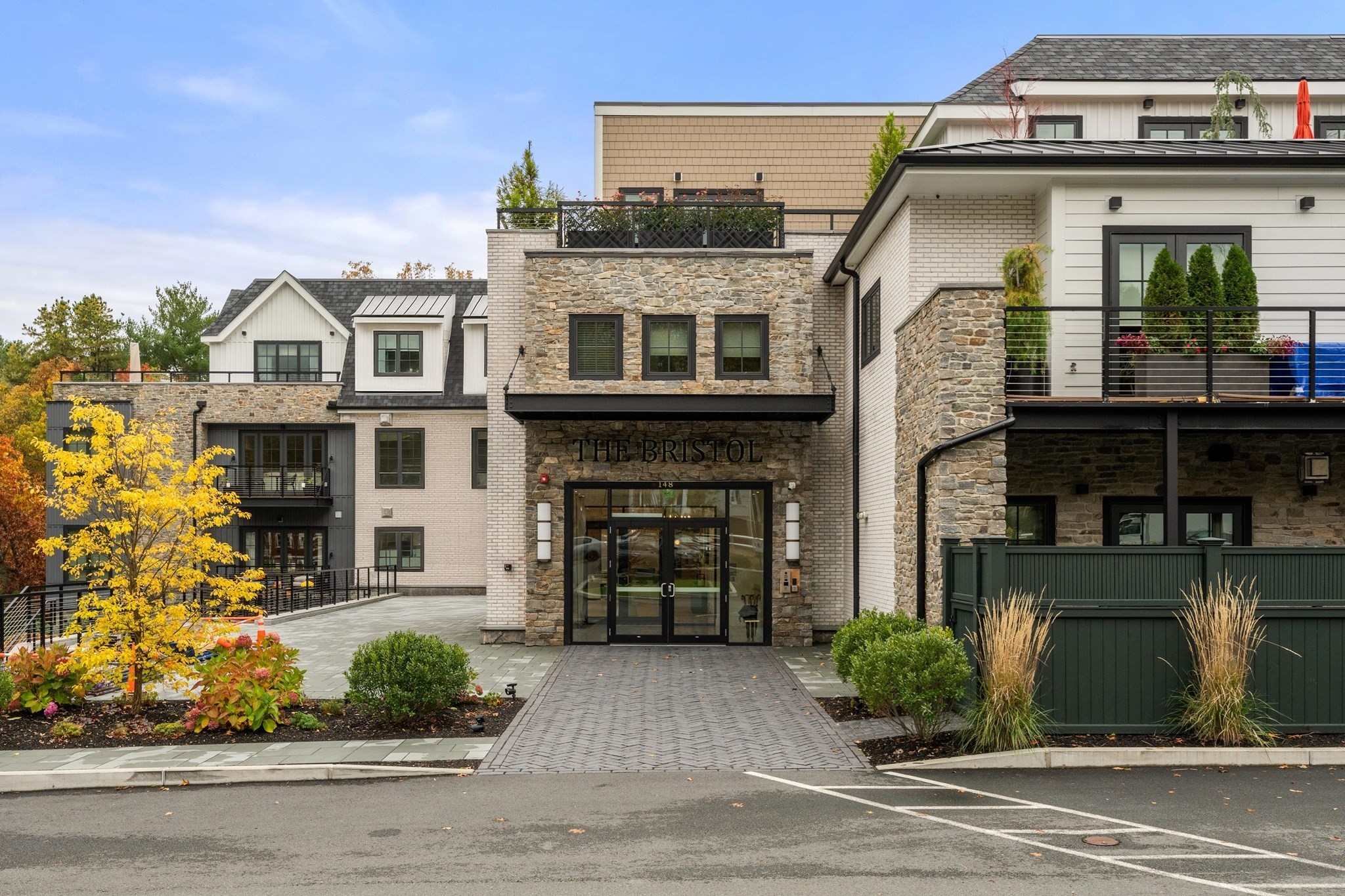 148 Weston Rd Unit 208, Wellesley, MA 02482