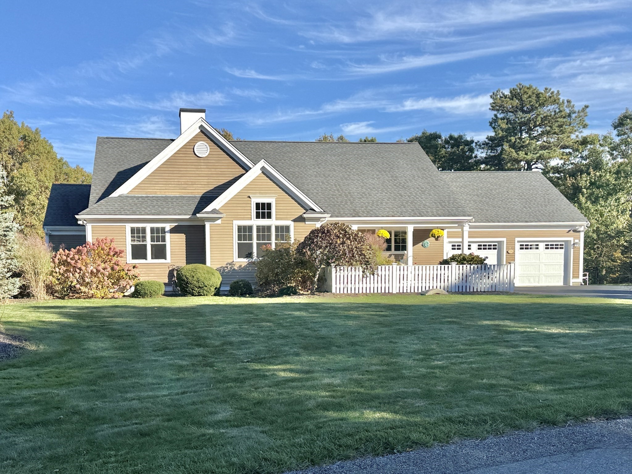 54 Overlook Cir, Plymouth, MA 02360