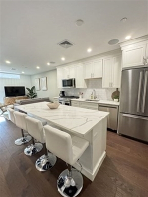 480 W Broadway, Apt 6