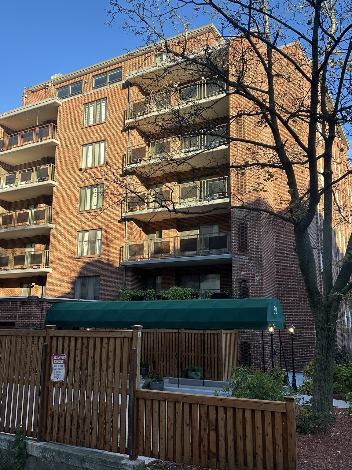 30 Stearns Rd Unit 302, Brookline, MA 02446