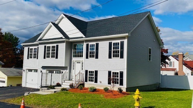 2 Touraine St, Worcester, MA 01604