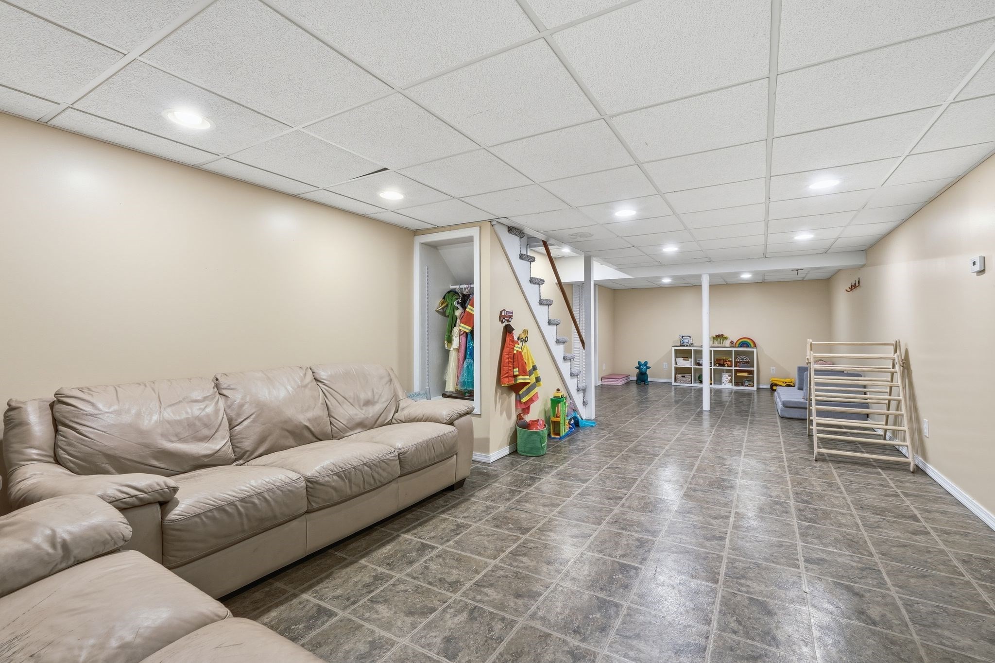 27 Eastwood Dr, Wilbraham, MA 01095 - Image 38