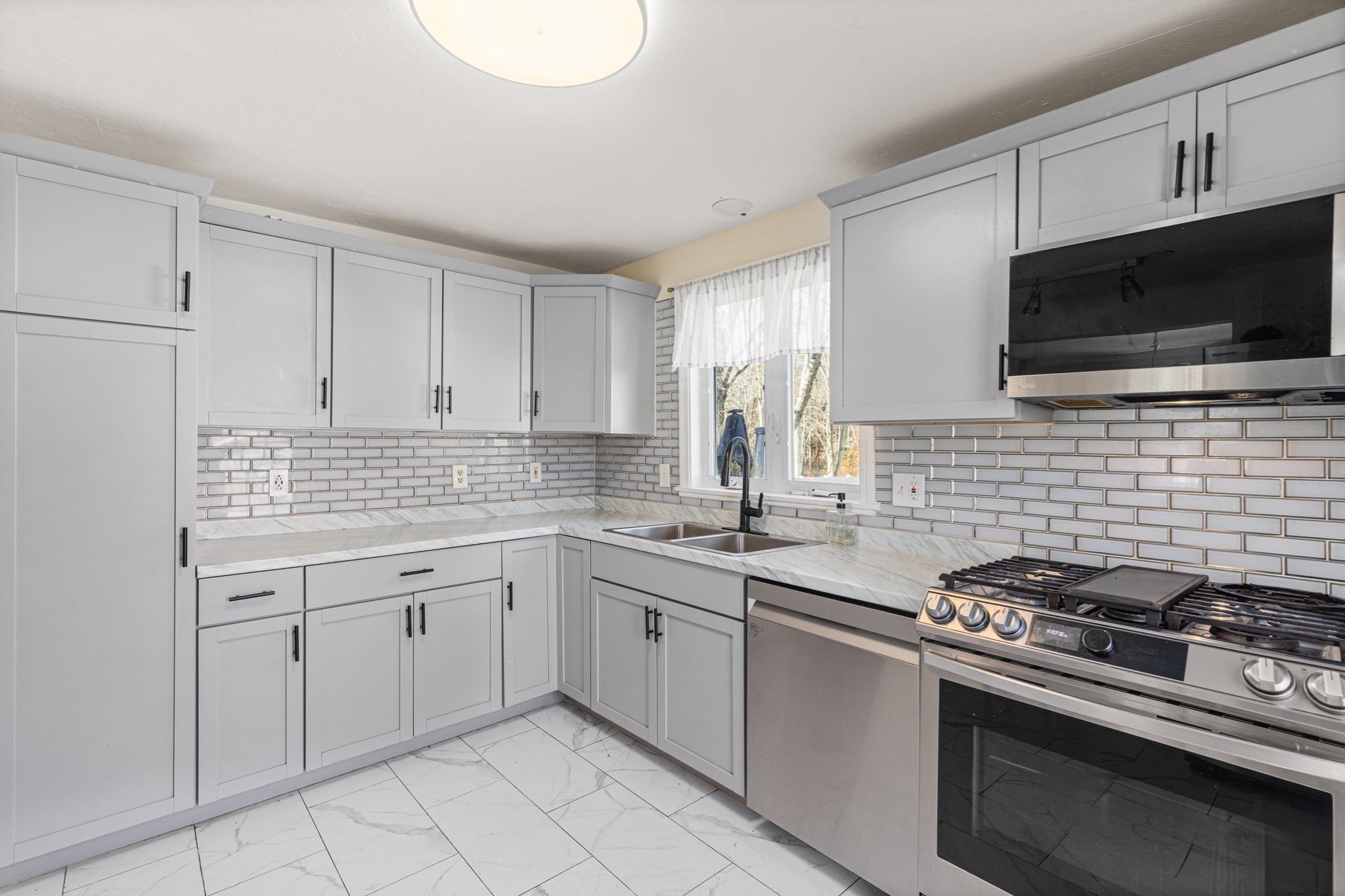 29 Williams Ave, Taunton, MA 02780 - Image 9