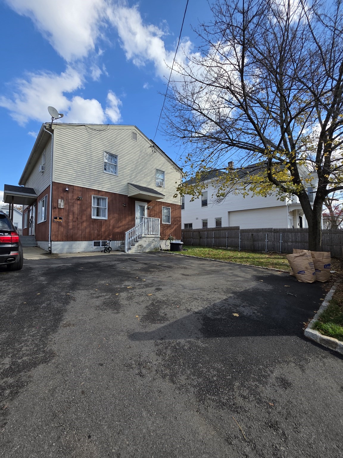 122 Mount Vernon St, Lowell, MA 01854