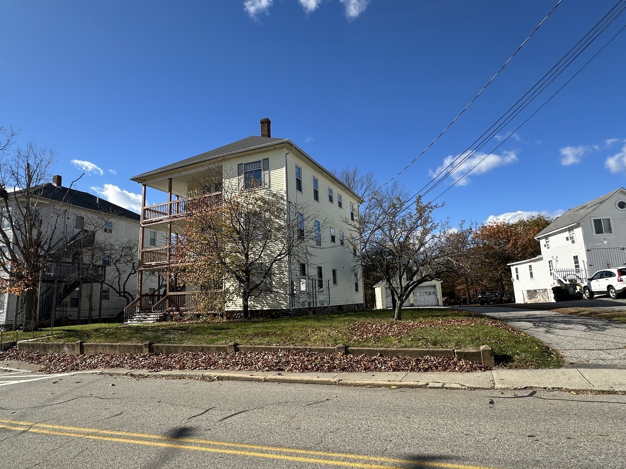 219 Charlton St, Southbridge, MA 01550